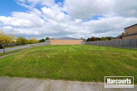 Property photo of 1 Glenmaggie Close Berwick VIC 3806