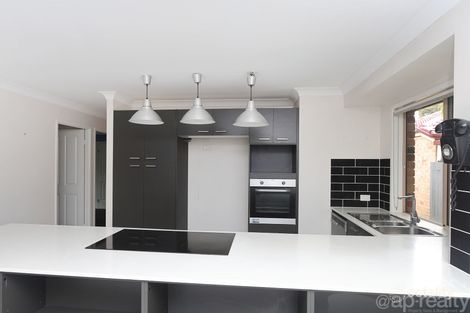 Property photo of 8 Dampier Crescent Forest Lake QLD 4078