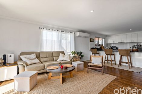 Property photo of 2 Parrot Court Carrum Downs VIC 3201