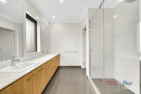 Property photo of 9 Livingston Drive Rockbank VIC 3335