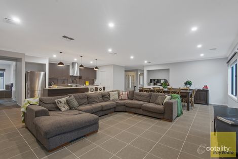 Property photo of 33 Savanna Parade Truganina VIC 3029