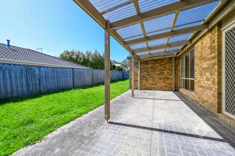 Property photo of 36 Eucumbene Drive Berwick VIC 3806