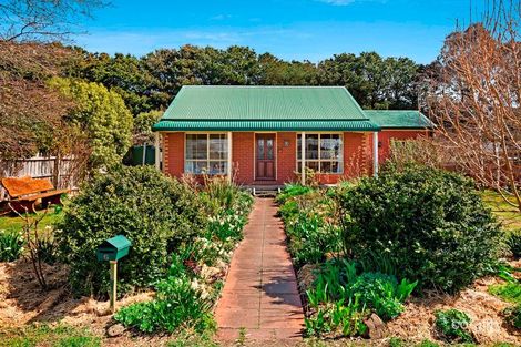Property photo of 6 Barbara Street Woodend VIC 3442