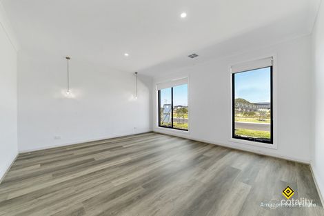 Property photo of 18 Nacarat Street Tarneit VIC 3029