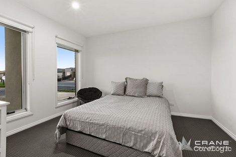 Property photo of 16 Caleb Way Fraser Rise VIC 3336