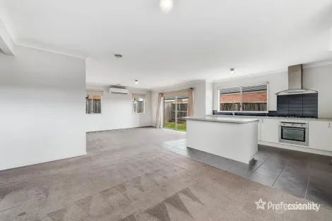 Property photo of 33 Evadene Drive Tarneit VIC 3029