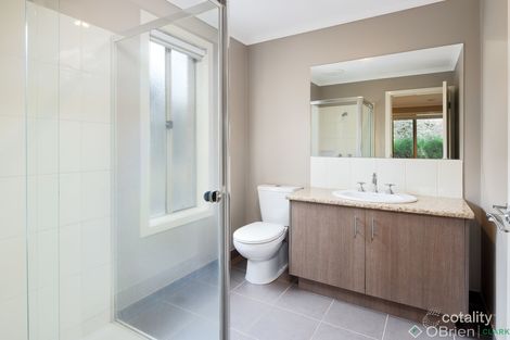 Property photo of 12 Eucalypt Court Drouin VIC 3818
