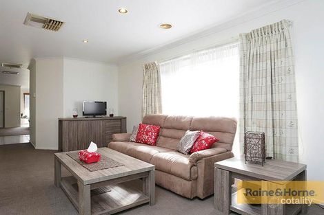 Property photo of 15 Thompson Crescent Roxburgh Park VIC 3064