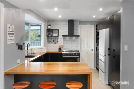 Property photo of 4 Mount Place Green Point NSW 2251