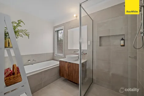 Property photo of 5 Kirkham Drive Thornhill Park VIC 3335