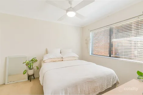 Property photo of 4/44 Coolangatta Road Coolangatta QLD 4225