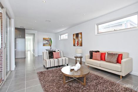 Property photo of 6 Hinkley Place Werribee VIC 3030