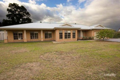 Property photo of 33 Hamblin Place Wattle Ponds NSW 2330