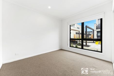 Property photo of 21 Cultura Walk Cranbourne West VIC 3977