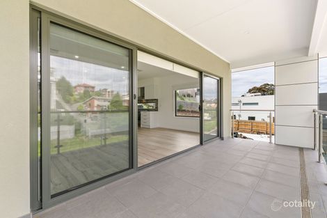 Property photo of 2/9A Weyburn Place Avondale Heights VIC 3034