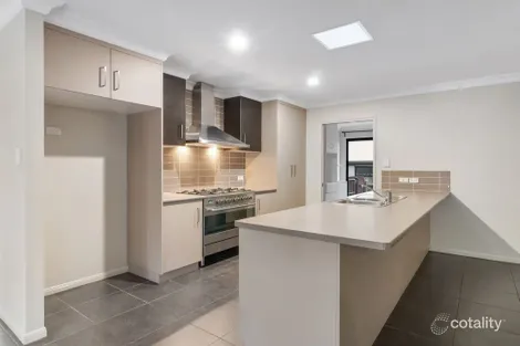 Property photo of 11 Sunset Drive Glenvale QLD 4350