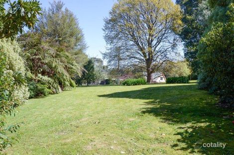 75 Surrey Rd, Warburton, VIC 3799