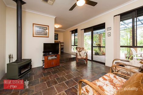 14 Roberts Pl, Greenmount, WA 6056