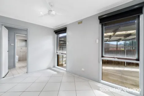 Property photo of 10 Maple Crescent Churchill VIC 3842