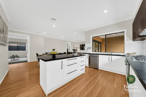 Property photo of 10 Vulpine Street Clyde VIC 3978