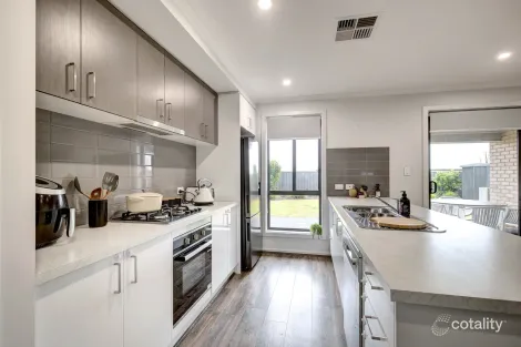 Property photo of 183 Heysen Boulevard Mount Barker SA 5251