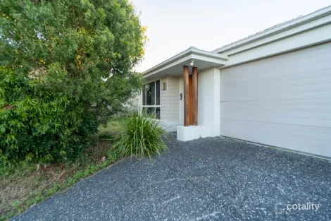 Property photo of 14 Cottrell Drive Pimpama QLD 4209