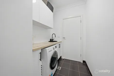 Property photo of 8 Weston Place West Hoxton NSW 2171
