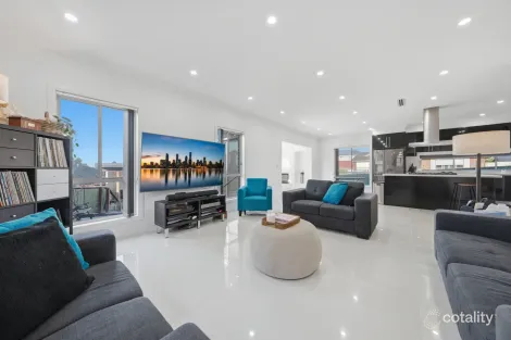 Property photo of 8 Weston Place West Hoxton NSW 2171