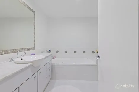 Property photo of 18/1 Millennium Circuit Pelican Waters QLD 4551