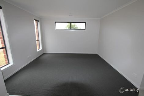 Property photo of 15 Chifley Drive Delacombe VIC 3356