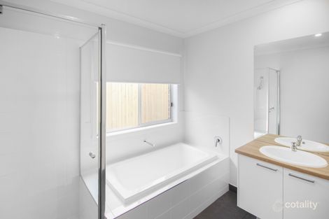 Property photo of 47 Dobell Street Mount Duneed VIC 3217