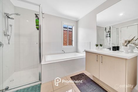 Property photo of 28 Parkhurst Drive Cranbourne East VIC 3977