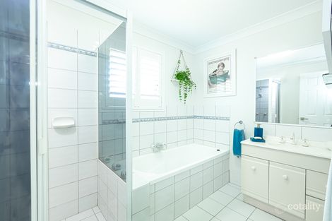 Property photo of 11 Cairnorm Close Smithfield QLD 4878