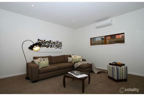 Property photo of 11B Guymer Court Montmorency VIC 3094