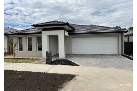 8 Silverstar St, Pakenham, VIC 3810