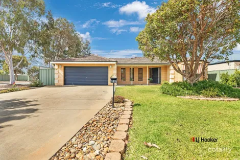 Property photo of 1 Woodlands Circuit Echuca VIC 3564