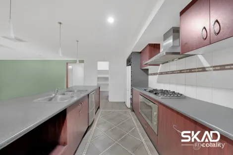 Property photo of 5 Parramatta Walk Craigieburn VIC 3064