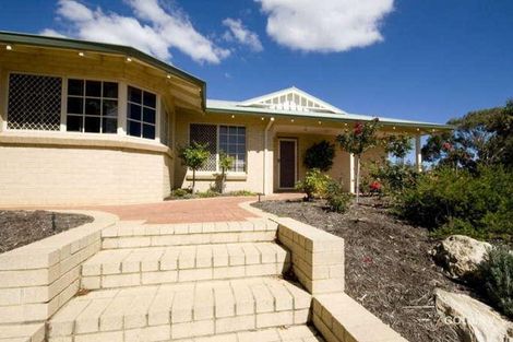 11 Stirling Waters Ave, Stirling, WA 6021