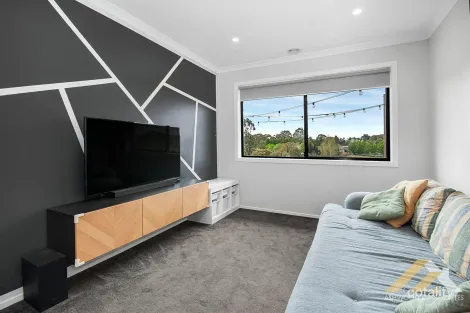 Property photo of 27 Eastern View Drive Eastwood VIC 3875