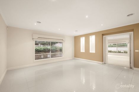 Property photo of 8 Sugar Gum Boulevard Greensborough VIC 3088