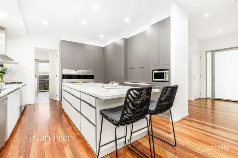 Property photo of 14 St Aubins Avenue Caulfield North VIC 3161