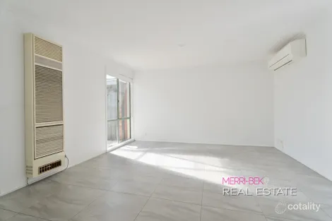 Property photo of 13 Rostron Way Roxburgh Park VIC 3064