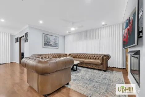 Property photo of 3 Blundy Boulevard Clyde North VIC 3978
