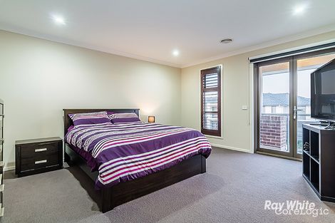 Property photo of 24 Fleuve Rise Clyde North VIC 3978