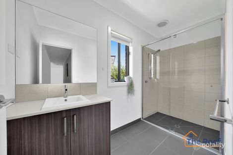 Property photo of 30 Truffle Circuit Manor Lakes VIC 3024