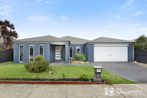 11 Lisa Ave, Pakenham, VIC 3810