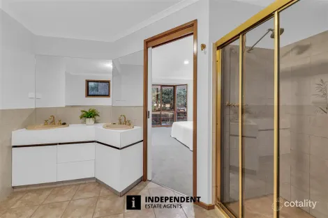 Property photo of 4 Olinda Place Frankston VIC 3199