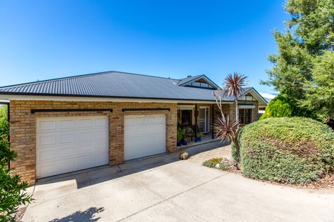 Property photo of 2 Stellway Close Kooringal NSW 2650