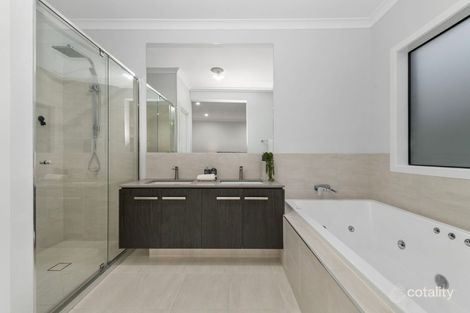 Property photo of 11 Piana Road Fraser Rise VIC 3336