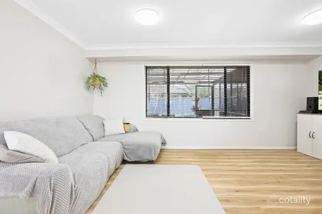 Property photo of 9/4 Woodvale Close Plumpton NSW 2761